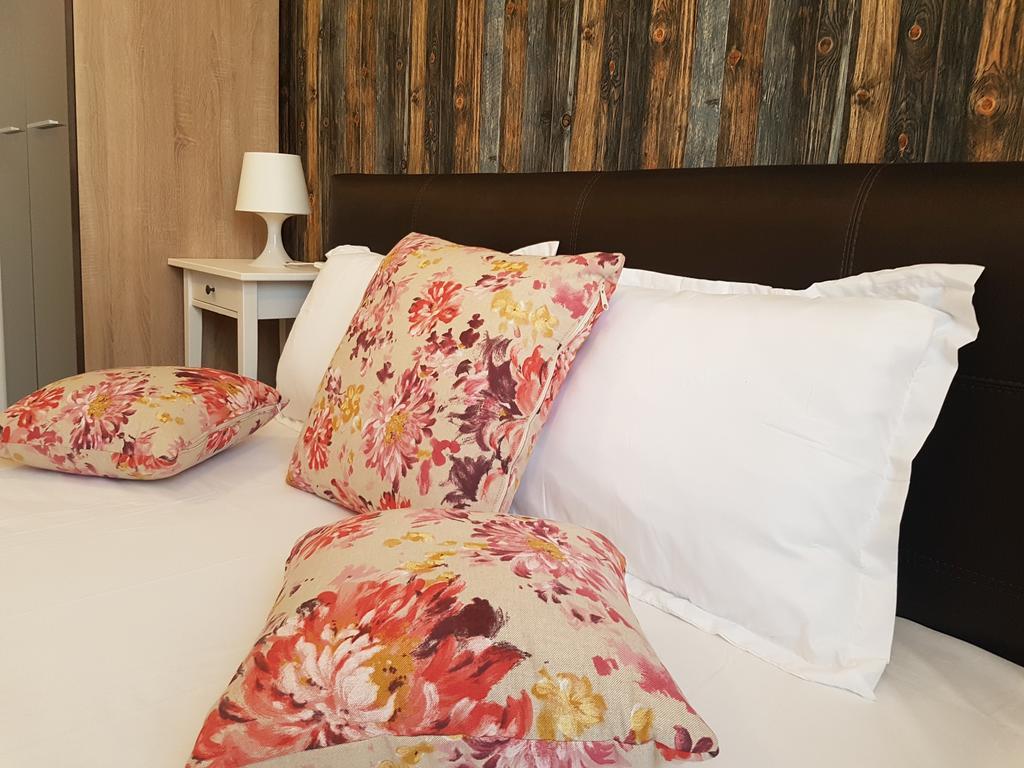 Appartamento Apartament Veranda Bucarest Esterno foto